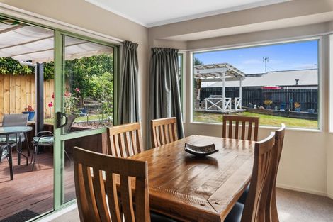 Photo of property in 2/883 East Coast Road, Northcross, Auckland, 0632