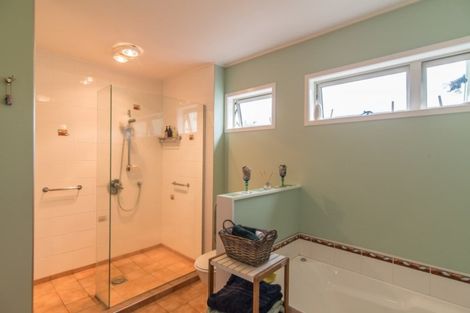 Photo of property in 5 Lesley Grove, Waikanae, 5036