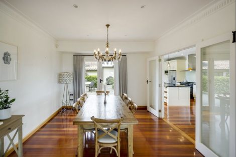 Photo of property in 44 Busby Hill, Havelock North, 4130