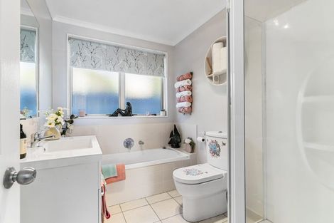 Photo of property in 11 Gendo Avenue, Henderson, Auckland, 0612