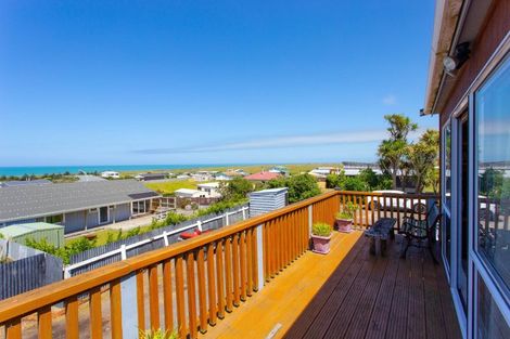 Photo of property in 18 Okiwa Terrace, Waiinu Beach, Whanganui, 4588