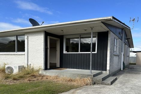 Photo of property in 2/10 Ponderosa Grove, Maoribank, Upper Hutt, 5018