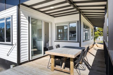 Photo of property in 8 Cousins Avenue East, Foxton Beach, Foxton, 4815