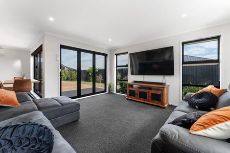 Photo of property in 11 Flagstaff Place, Halswell, Christchurch, 8025
