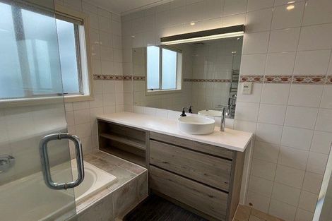 Photo of property in 48 The Esplanade, Eastern Beach, Auckland, 2012