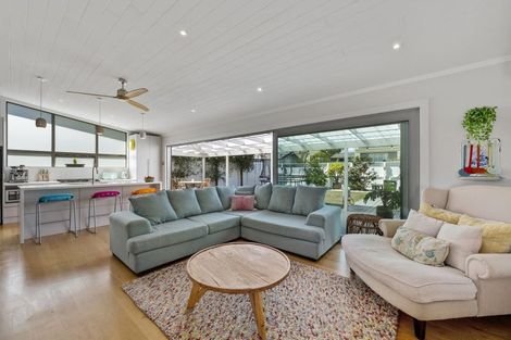 Photo of property in 51 Milford Road, Milford, Auckland, 0620