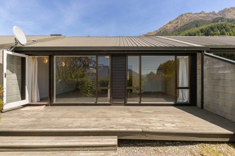 Photo of property in Alpine Meadows Apartments, 135g Fernhill Road, Fernhill, Queenstown, 9300