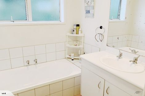 Photo of property in 9 Burnside Court, Rosedale, Auckland, 0632