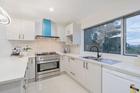 Photo of property in 2 Dhaka Lane, Ranui, Auckland, 0612