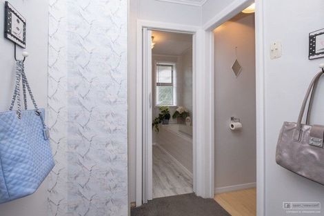 Photo of property in 18 Castle Street, Eltham, 4322