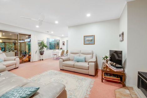 Photo of property in 5 Edgewater Grove, Orewa, 0931