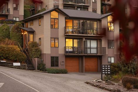 Photo of property in Arno Apartment, 9/8 Mckerrow Place, Sunshine Bay, Queenstown, 9300