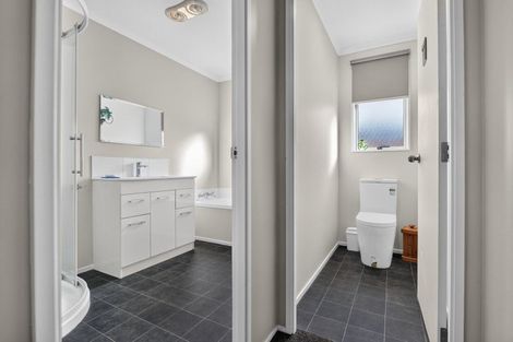 Photo of property in 35 Nottingham Drive, Hamilton East, Hamilton, 3216