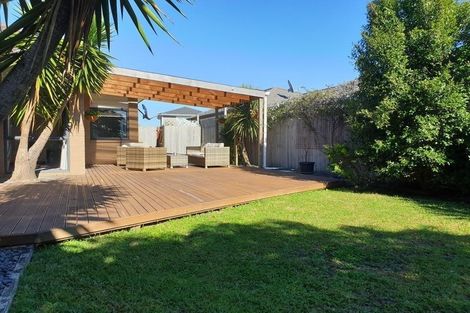 Photo of property in 48 Huntington Park Drive, Greenhithe, Auckland, 0632
