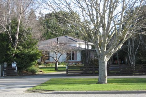 Photo of property in 64 Great North Road, Winton, 9720