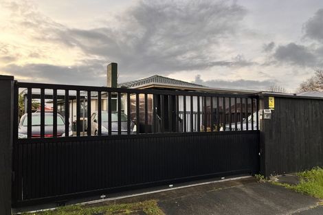 Photo of property in 17 Comet Crescent, Mangere, Auckland, 2022