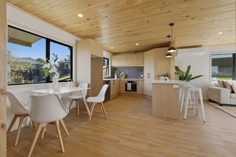 Photo of property in 94a Harbour View Road, Omokoroa, 3114