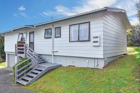 Photo of property in 2/13 Everglade Drive, Goodwood Heights, Auckland, 2105