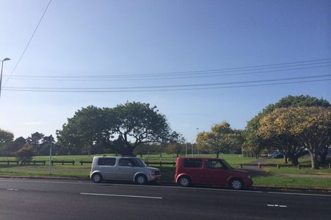 Photo of property in 33 Gossamer Drive, Pakuranga Heights, Auckland, 2010