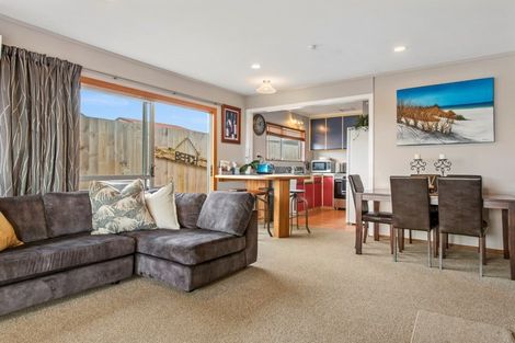 Photo of property in 2/1004 Papamoa Beach Road, Papamoa Beach, Papamoa, 3118