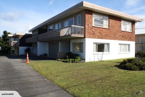 Photo of property in 2/90 East Coast Road, Milford, Auckland, 0620