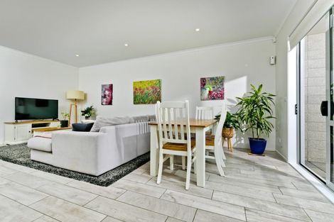 Photo of property in 11 Boardwalk Rise, Long Bay, Auckland, 0630