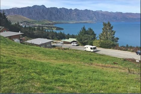 Photo of property in 133 Wynyard Crescent, Fernhill, Queenstown, 9300
