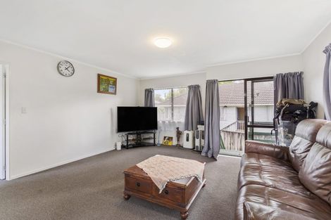 Photo of property in 2/10 Ennis Avenue, Pakuranga Heights, Auckland, 2010