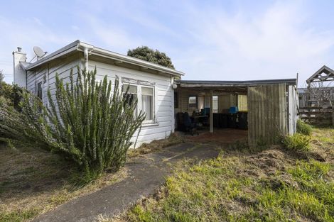 Photo of property in 11 Riemenschneider Street, Manaia, 4612