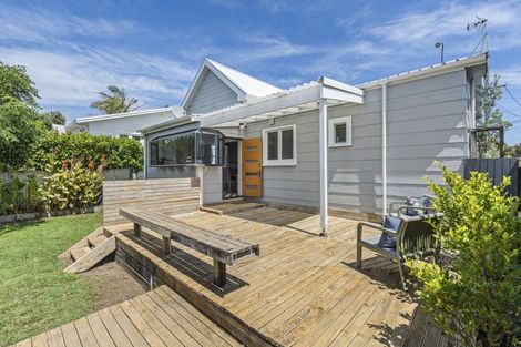 Photo of property in 15 Morley Street, New Plymouth, 4310