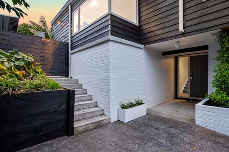 Photo of property in 556 Beach Road, Rothesay Bay, Auckland, 0630