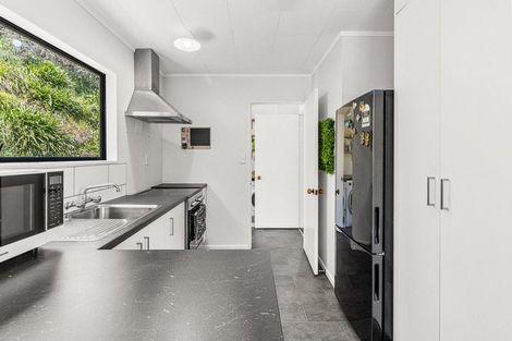 Photo of property in 31 Beaumont Crescent, Frankleigh Park, New Plymouth, 4310