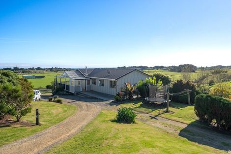 Photo of property in 24 Harakeke Road, Te Horo, Otaki, 5581