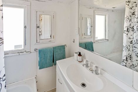 Photo of property in 1 Manuka Street, Castlecliff, Whanganui, 4501