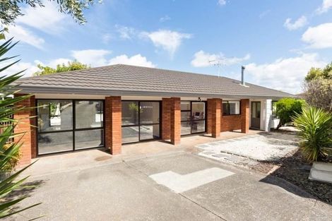 Photo of property in 2/16 Matisse Drive, West Harbour, Auckland, 0618
