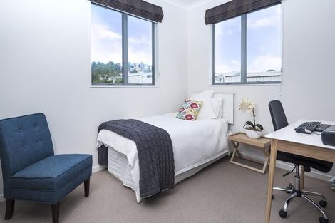 Photo of property in 43 Manor Park, Sunnyhills, Auckland, 2010