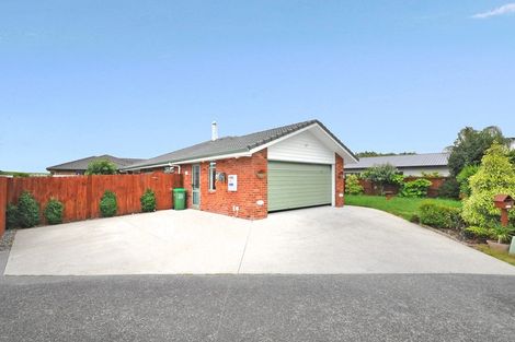 Photo of property in 26 Ripple Grove, Waiuku, 2123