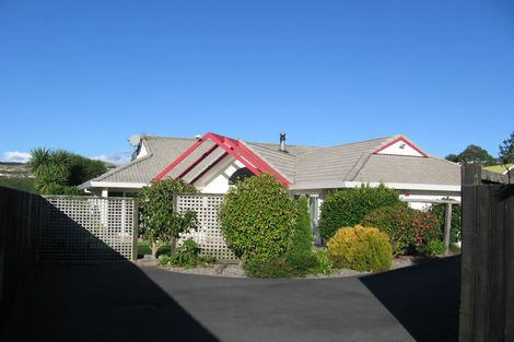 Photo of property in 13 Ronald Woolf Place, Churton Park, Wellington, 6037