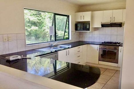 Photo of property in 23 Springside Place, New Lynn, Auckland, 0600