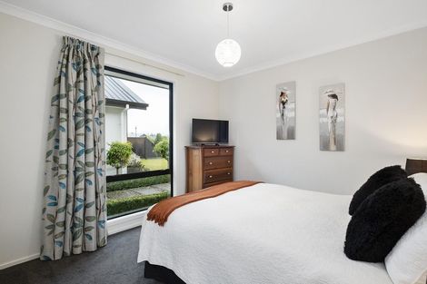 Photo of property in 5 Smiley Place, Mosgiel, 9024