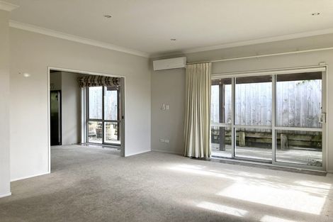 Photo of property in 16 Midhurst Avenue, Henderson, Auckland, 0612