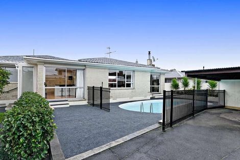 Photo of property in 15 Abbotleigh Avenue, Te Atatu Peninsula, Auckland, 0610