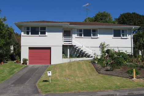 Photo of property in 32 Nor'east Drive, Northcross, Auckland, 0632