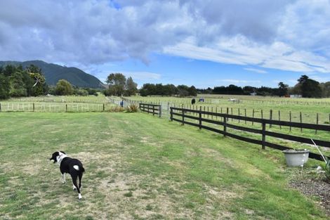 Photo of property in 126 Gear Road, Te Horo, Otaki, 5582