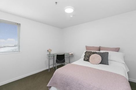 Photo of property in Montreaux Apartments, 9g/164 The Terrace, Wellington Central, Wellington, 6011