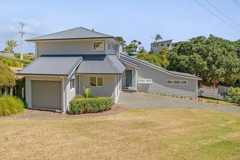 Photo of property in 1 Domain Crescent, Muriwai, Waimauku, 0881