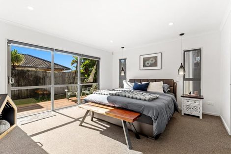 Photo of property in 13 Te Ruru Way, Stanmore Bay, Whangaparaoa, 0932
