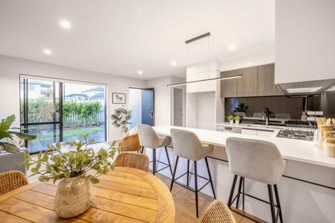 Photo of property in 5 Byron Drury Way, Riverhead, 0820