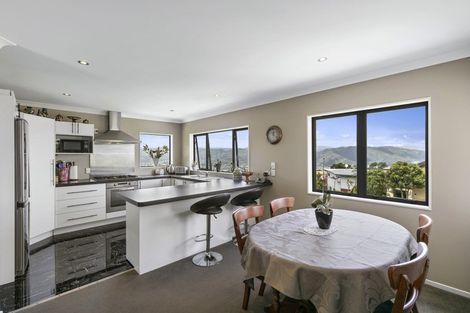 Photo of property in 14 Arahiwi Grove, Tirohanga, Lower Hutt, 5010