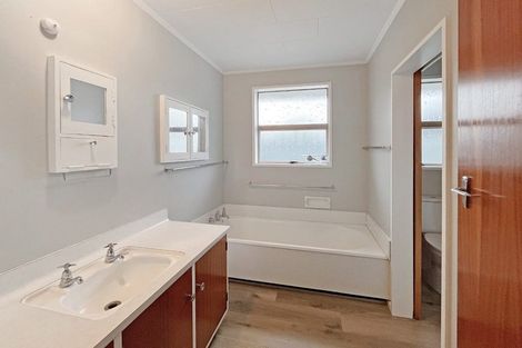 Photo of property in 5 Innes Place, Roslyn, Palmerston North, 4414